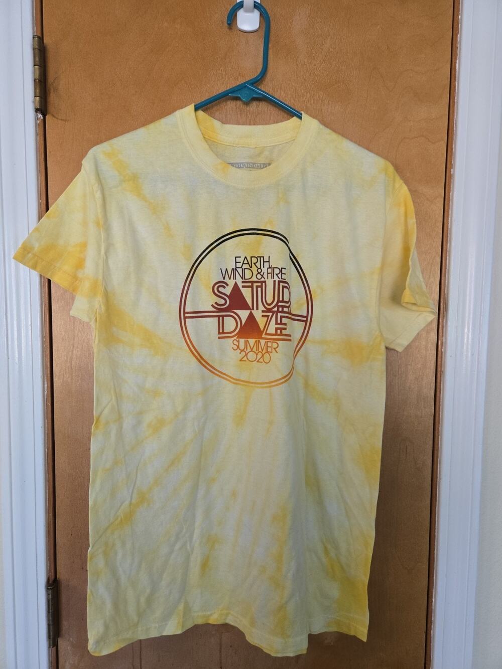Earth Wind & Fire Saturdaze 2020 Tour T-Shirt Graphic Tie Dye Size M Yellow New!